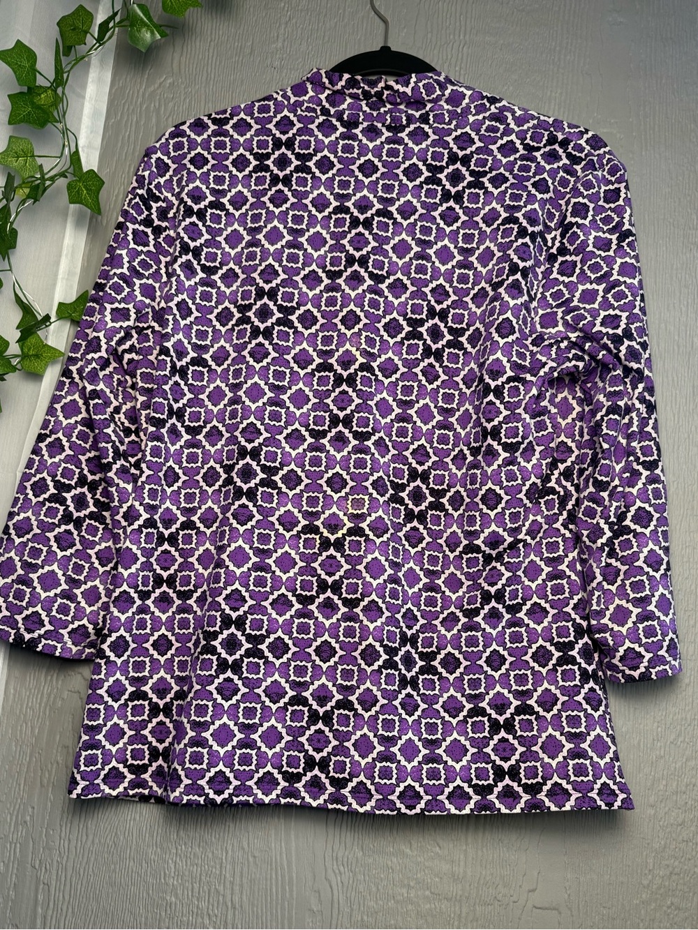 J.McLaughlin Catalina Cloth Purple Geometric Print V-Neck Knit Top Size Large - Picture 3 of 9